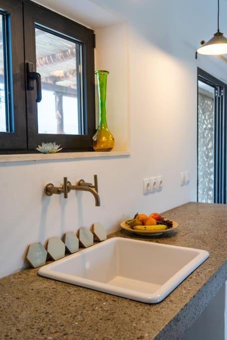 Villa Louloudia Stylish Luxury Villa With Private Pool بيتسيديا المظهر الخارجي الصورة